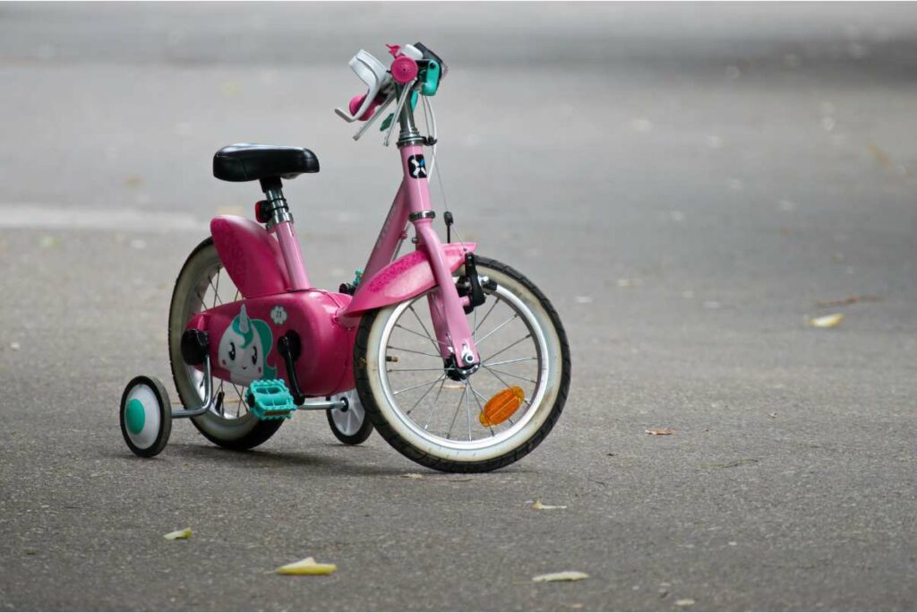 What Age Can A Child Ride A Bike With Training Wheels / Stabilizers